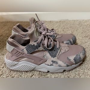 Huaraches still in good condition.